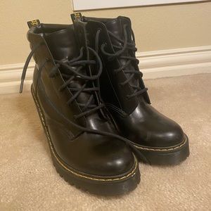Dr. Martens Persephone Black Leather Heel Boots Women’s Sz 8